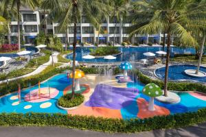 Der Swimmingpool an oder in der Nähe von X10 Khaolak Resort