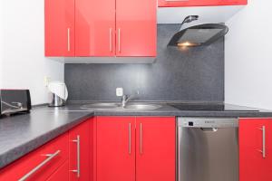 Kuchyňa alebo kuchynka v ubytovaní Jantar Apartamenty City Center