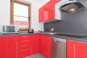 Kuchyňa alebo kuchynka v ubytovaní Jantar Apartamenty City Center