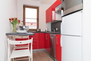 Kuchyňa alebo kuchynka v ubytovaní Jantar Apartamenty City Center