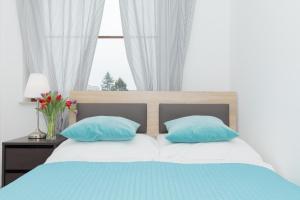 Posteľ alebo postele v izbe v ubytovaní Jantar Apartamenty City Center