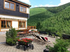 Ein allgemeiner Bergblick oder ein Berglick von des Hotels aus