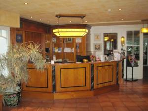 a lobby with a reception counter in a store at Ringhotel Klövensteen in Schenefeld