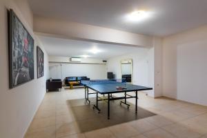 Stolný tenis v ubytovaní Villa Galini alebo v jeho okolí