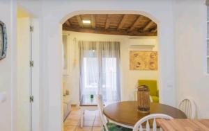 a dining room with a wooden table and chairs at Apartamento Alfileritos XX in Toledo