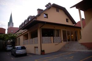 Budova, kde se hotel nachází
