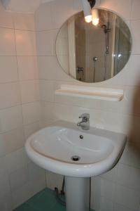 A bathroom at PudApartment Holiday Home Még 22 kép