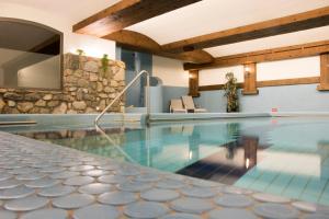 Swimmingpoolen hos eller tæt på Sunstar Hotel Klosters