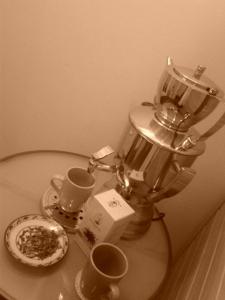 Coffee and tea making facilities at Il Riposo del Guerriero Guesthouse