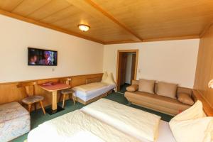 TV i/ili multimedijalni sistem u objektu Alpenhotel Tauernstüberl
