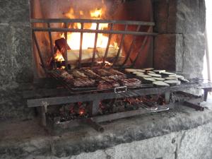 Gril dostupný pro hosty v kempu