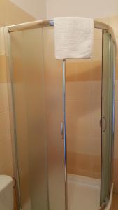 a shower stall with a towel on top of it at Zajazd Gosciniec in Łańcut