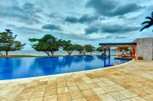 Bazén v ubytování Royalton Negril, An Autograph Collection All-Inclusive Resort nebo v jeho okolí