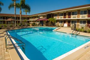 a large swimming pool in front of a hotel at Roadstar Hotel Zephyrhills in Zephyrhills