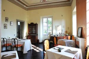 A restaurant or other place to eat at Villa Eugenia