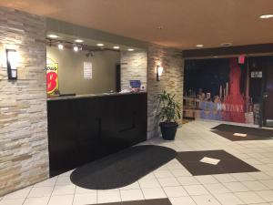 Area lobi atau resepsionis di Super 8 by Wyndham Schenectady/Albany Area