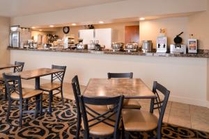 En restaurang eller annat matställe på Best Western Executive Inn & Suites