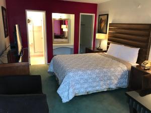 Letto o letti in una camera di Discovery Inn