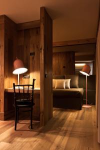 Postel nebo postele na pokoji v ubytování Alexander Charme Hotel