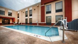 Piscina a Best Western Plus Parkway Hotel o a prop