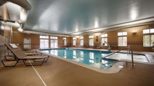 Best Western Plus Coldwater Hotel 내부 또는 인근 수영장