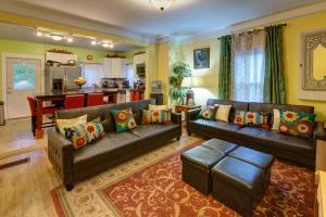 a living room with two couches and a kitchen at Starlite Motel & Suites in Big Indian