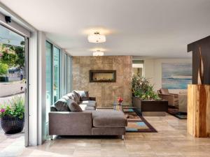 a living room with a couch and a fireplace at Best Western PLUS Inner Harbour Hotel in Victoria