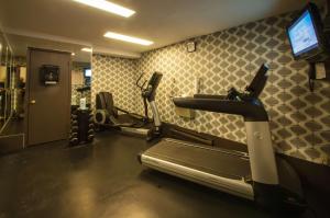 Fitness centrum a/nebo fitness zařízení v ubytování Best Western Airport Inn