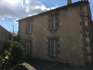 a building with three windows on the side of it at L'hostellerie de Sèvremont in Saint-Michel-Mont-Mercure