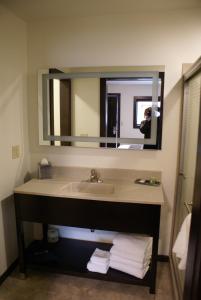 Kúpeľňa v ubytovaní Boarders Inn & Suites by Cobblestone Hotels - Syracuse
