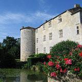 Zahrada ubytování Château de Fourcès + 32 fotografií