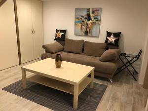 Posedenie v ubytovaní Goldcentral Gozsdu Apartment-Downtown Prime Location
