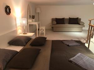 Posteľ alebo postele v izbe v ubytovaní Goldcentral Apartment Gozsdu