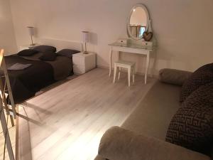 Posedenie v ubytovaní Goldcentral Gozsdu Apartment-Downtown Prime Location