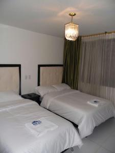 Un pat sau paturi într-o cameră la Hotel Mont Bleu