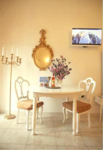 TV a/nebo společenská místnost v ubytování ZO. NE. Baroque B&B