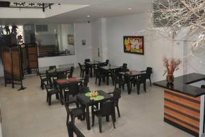 Reštaurácia alebo iné gastronomické zariadenie v ubytovaní Hotel Meson de las Flores