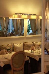 A seating area at Hotel Tirreno Még 26 kép