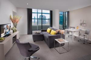 TV a/nebo společenská místnost v ubytování Citadines on Bourke Melbourne