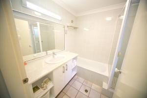 Bagno di Lazy Lizard Motor Inn