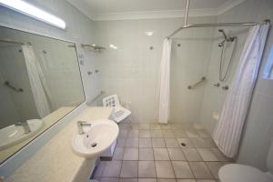 Bagno di Lazy Lizard Motor Inn