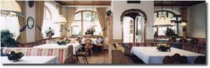 Hotel Gasthof zur Post 레스토랑 또는 맛집