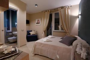 a bedroom with a large bed and a bathroom at Gaslini vicinissimo - Casa dello Zio in Genoa