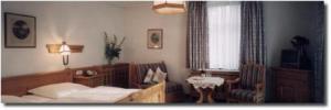 Postel nebo postele na pokoji v ubytování Hotel Gasthof zur Post