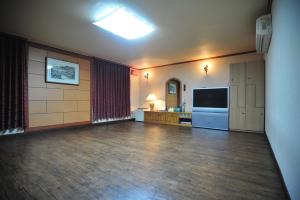 Μια τηλεόραση ή/και κέντρο ψυχαγωγίας στο Kyungha Spa Hotel