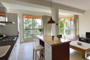 Kjøkken eller kjøkkenkrok på Ziv Apartments - Malkei Israel 6 A