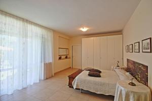 A bed or beds in a room at Villa La Quiete