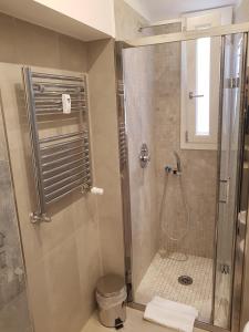 A bathroom at Suite Luisa Roma