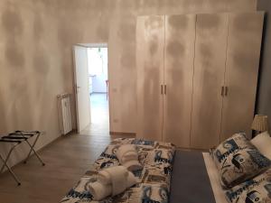 A bed or beds in a room at Suite Luisa Roma