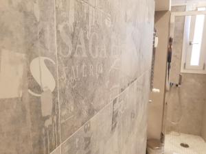 A bathroom at Suite Luisa Roma